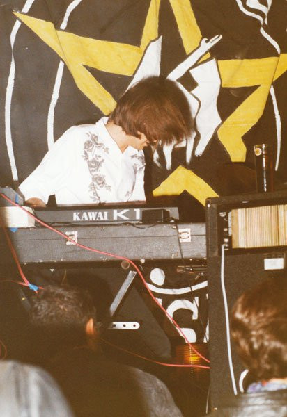 Macías en el Ya'Stá de Madrid. Comité Cisne (MR, 1990)