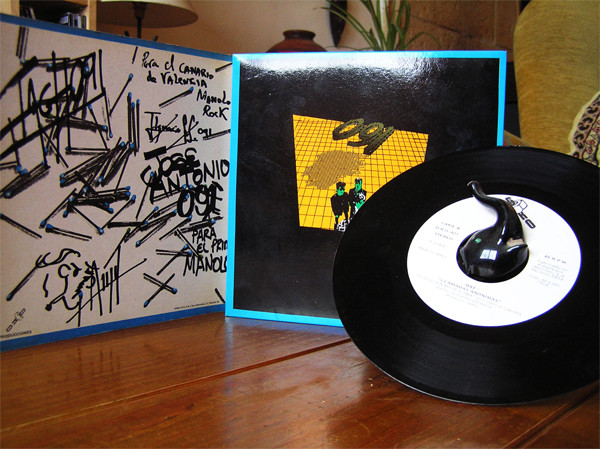 Single Fuego En Mi Oficina de los granadinos 091. Me lo firmaron en 1987 cuando los traje a Garage.